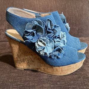 Nine West denim platform shoes. Worn once. Zips inside for easy on off